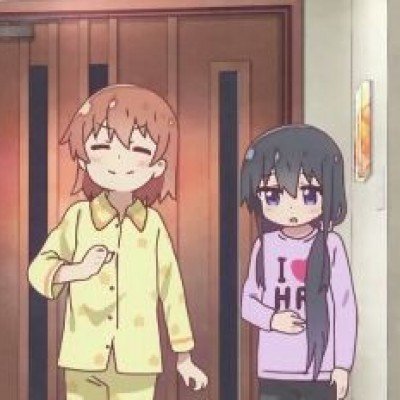 女子带宠物狗进餐厅上桌舔盘子